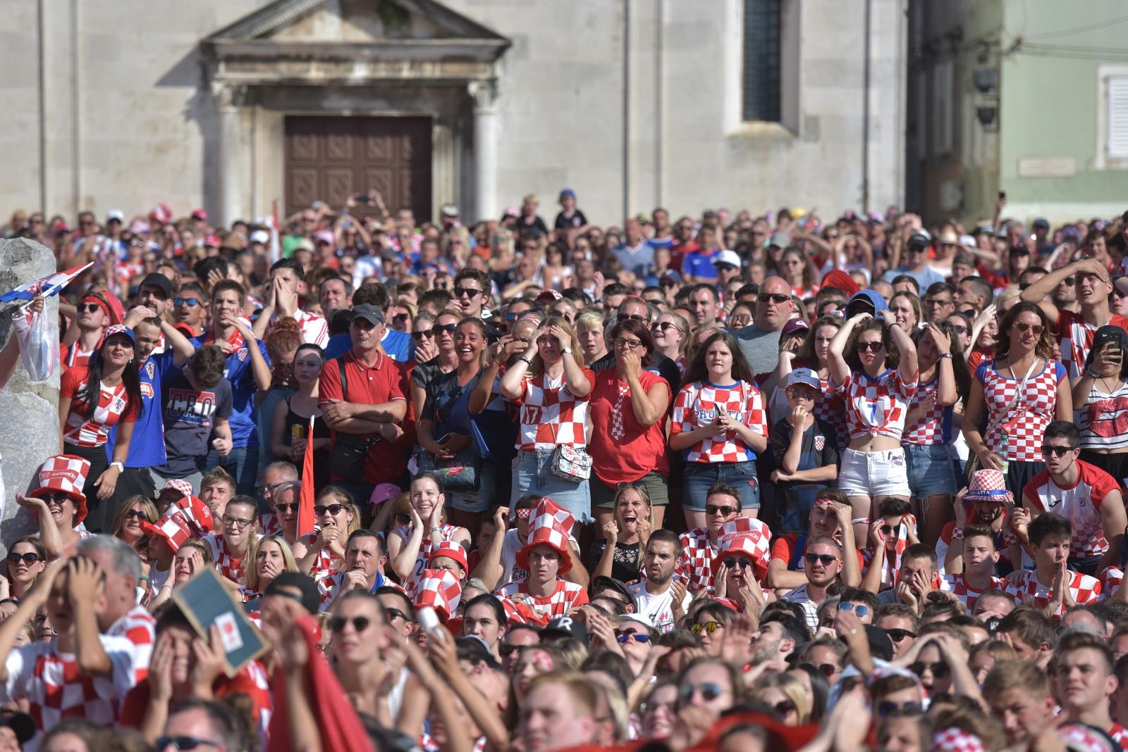 Tisuće Zadrana na Forumu navijalo za Vatrene u finalu Svjetskog prvenstva Tisuće Zadrana na Forumu navijalo za Vatrene u finalu Svjetskog prvenstva