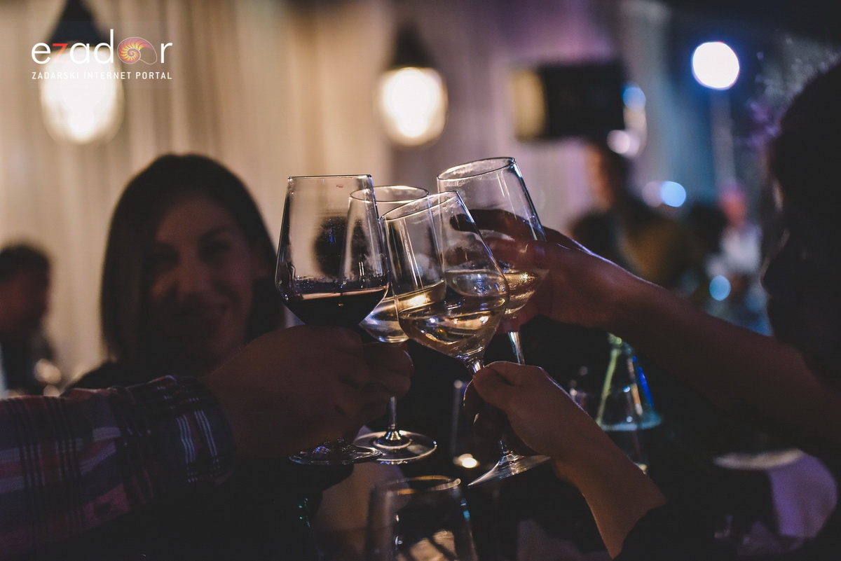 Uskrs u Harbor Cookhouse & Clubu uz klapu Iskon Uskrs u Harbor Cookhouse & Clubu uz klapu Iskon