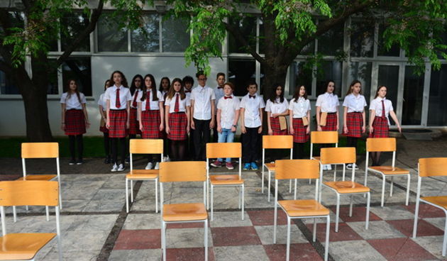 Kazališna udruga “Igrajmo se” predstavila je dramsku igru “Coffee to go” u atriju Gradske knjižnice Zadar