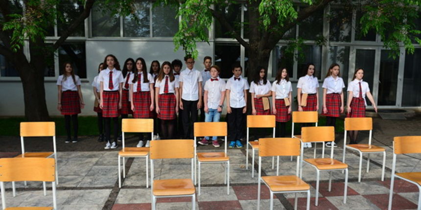 Kazališna udruga “Igrajmo se” predstavila je dramsku igru “Coffee to go” u atriju Gradske knjižnice Zadar