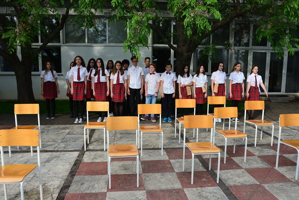 Kazališna udruga “Igrajmo se” predstavila je dramsku igru “Coffee to go” u atriju Gradske knjižnice Zadar