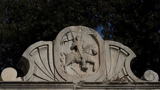 reljef s grbom Hrvoju Vukčića Hrvatinića