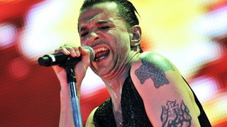 Zagreb, 140210.
Arena Zagreb, Laniste.
Koncert engleske rock skupine Depeche Mode.
Na slici: David Gahan.
Foto: Boris Kovacev / CROPIX