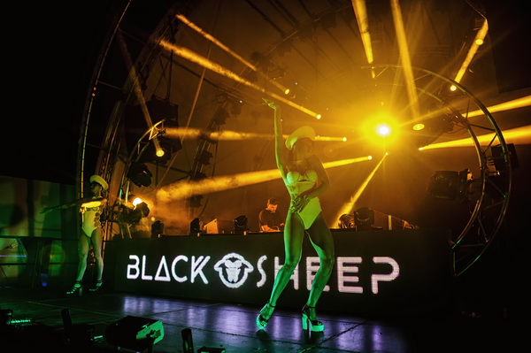 Trećeg dana Blacksheep Festivala u Aquarius klubu na Zrću nastupio je Moti. Foto: Goran Telak