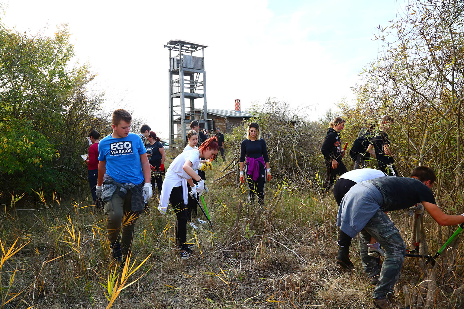 Na Vranskom jezeru održana akcija krčenja vegetacije Na Vranskom jezeru održana akcija krčenja vegetacije