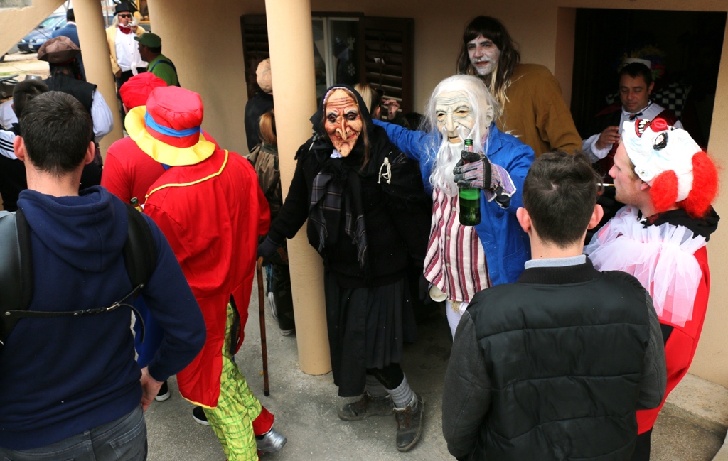 Virske maškare: Nedjelja u znaku zvijezdice Meri, Tota i Tempo Banda