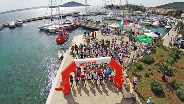 Gospodar OTOKA – uspon na Sv. Mihovil – Start
(nedjelja, 29. svibnja 2016. godine)
Start: 09:30 h, u centru Preka (Park Vrulja)
Cilj: tvr Gospodar OTOKA – uspon na Sv. Mihovil – Start
(nedjelja, 29. svibnja 2016. godine)
Start: 09:30 h, u centru Preka (Park Vrulja)
Cilj: tvr