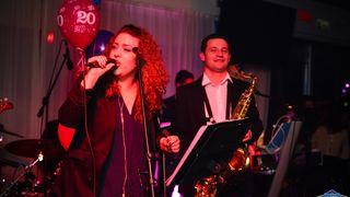 U Famous beach and grill baru Rockatansky bend proslavio je 20 godina djelovanja U Famous beach and grill baru Rockatansky bend proslavio je 20 godina djelovanja