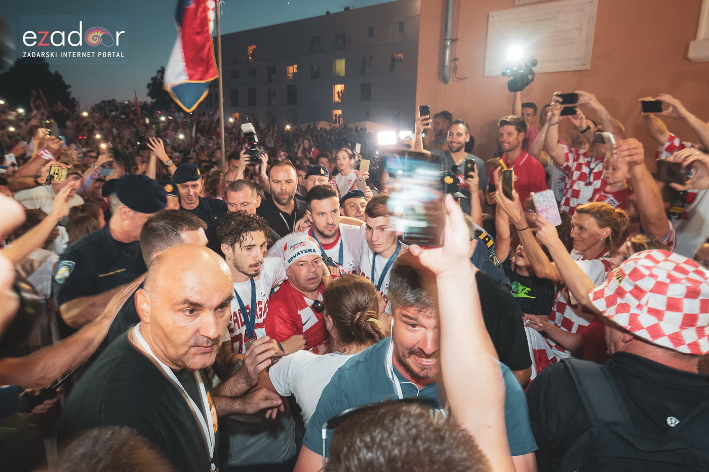 Zadar priredio čudesan doček svojim Vatrenim herojima (1)