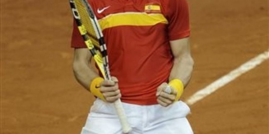 Prvi bod Španjolskoj, koja je branitelj naslova, donio je drugi igrač svijeta Rafael Nadal, koji je nakon dva sata i 28 minuta igre pobijedio Tomaša Berdycha 7-5, 6-0, 6-2