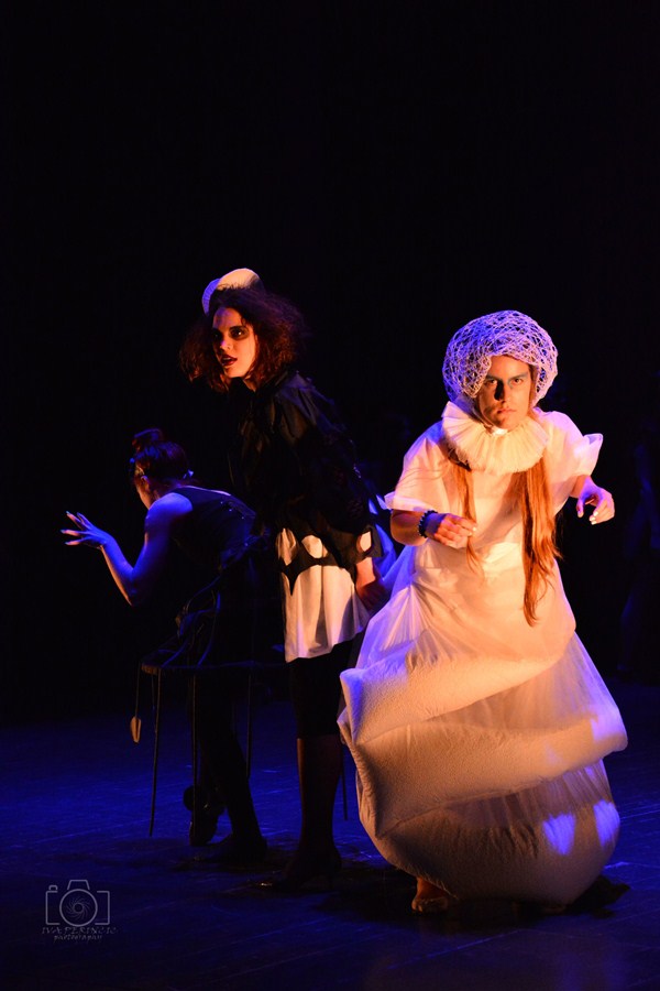 Dragon teatar- “POE – Nikad više”, foto: Iva Perinčić Dragon teatar- “POE – Nikad više”, foto: Iva Perinčić