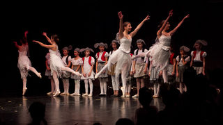 Plesna čestitka Zadarskog plesnog ansambla, Foto: Leo Banić Plesna čestitka Zadarskog plesnog ansambla, Foto: Leo Banić