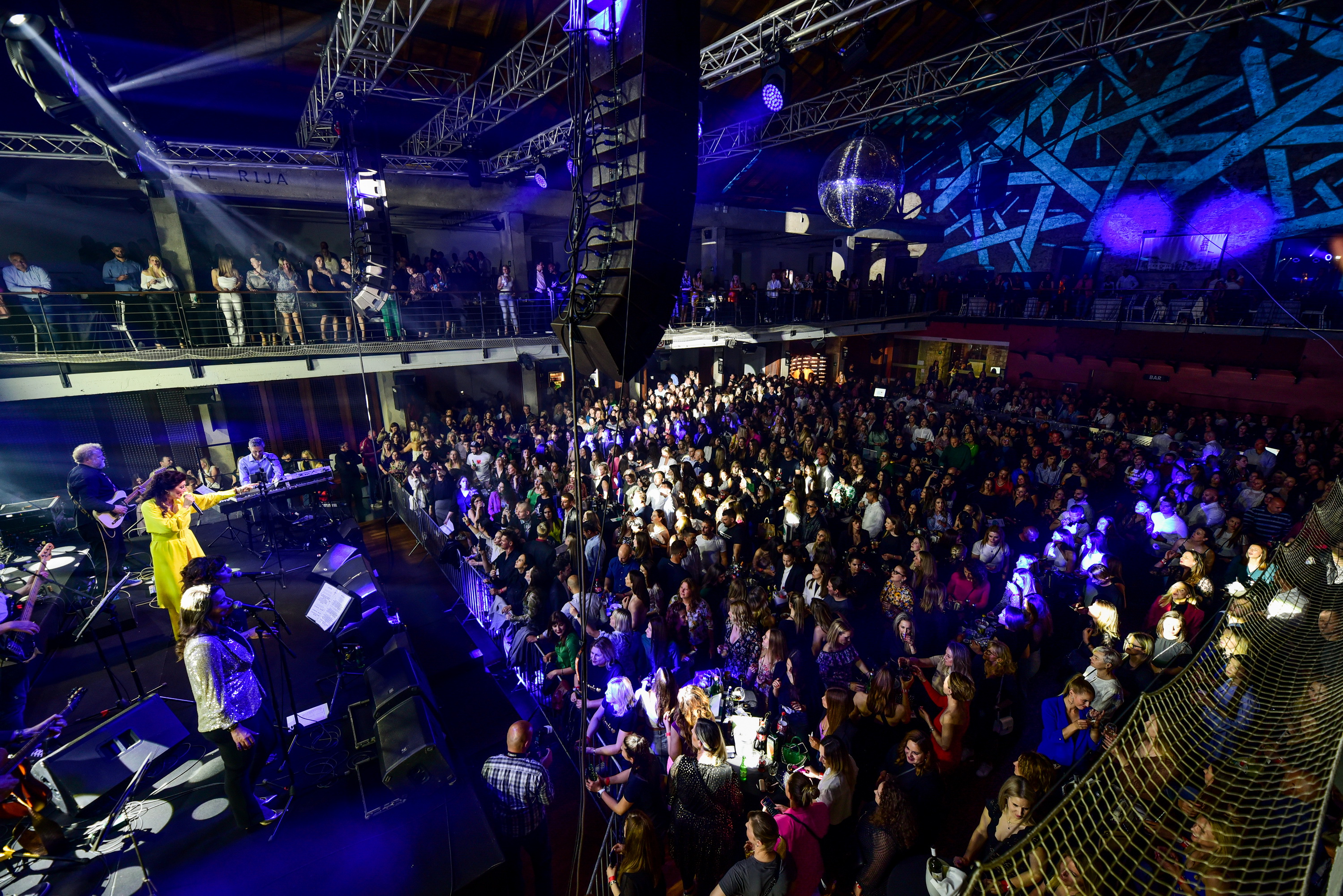 Doris Dragović sinoćnjim koncertom oduševila je Arsenalovu publiku