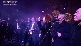 Tisuće Zadrana uživalo na krcatom Narodnom trgu i Tgu Petra Zoranića uz Tomislava Bralića i klapu Intrade Tisuće Zadrana uživalo na krcatom Narodnom trgu i Tgu Petra Zoranića uz Tomislava Bralića i klapu Intrade