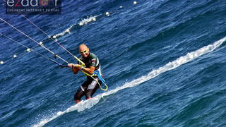 Guštanje surfera u jakom jugu Guštanje surfera u jakom jugu