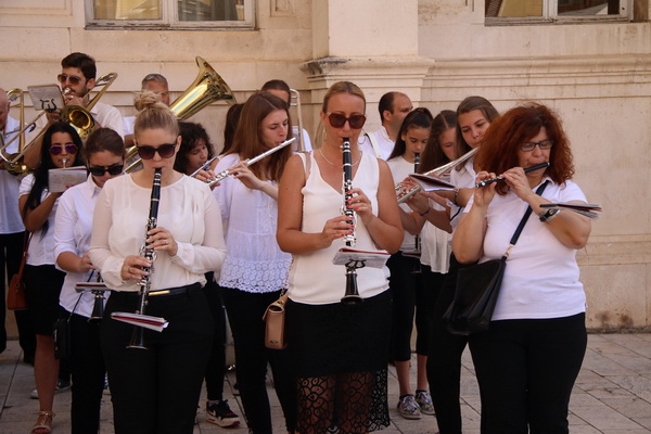 Polaganje lovorovog vijenca na spomen obilježje u povodu Dana antifašističke borbe Polaganje lovorovog vijenca na spomen obilježje u povodu Dana antifašističke borbe