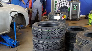 Zadrani pohrlili na izmjenu ljetnih sa zimskim gumama Zadrani pohrlili na izmjenu ljetnih sa zimskim gumama