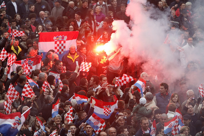 Zagreb, 161112.
Trg bana Jelacica.
Nakon oslobadjajuce presude i provedenih 7 i 5 godina u Haaskom pritvoru za hrvatske generale Antu Gotovinu i Mladena Markaca na zagrebackom glavnom trgu organiziran je velicanstven docek . Oko 16 sati skupilo se desetak