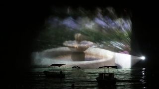 Stipe Petrina započeo je kampanju svjetlosnim spektaklom u Primoštenu