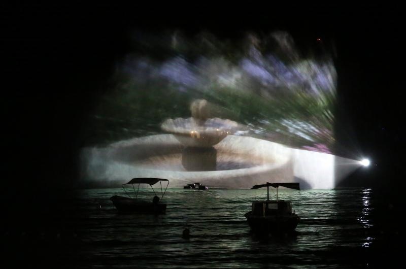 Stipe Petrina započeo je kampanju svjetlosnim spektaklom u Primoštenu