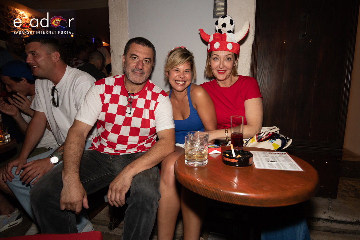 Čudesna noć: Velika fešta ulicama Zadra nakon plasmana Vatrenih u finale SP Čudesna noć: Velika fešta ulicama Zadra nakon plasmana Vatrenih u finale SP