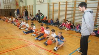 Ogledni košarkaški trening ŠK Zadar u OŠ “Šime Budinić”. Foto: Dino Stanin/PIXSELL