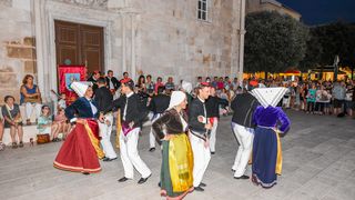 Etno večer s KUD Družina u Pagu Etno večer s KUD Družina u Pagu