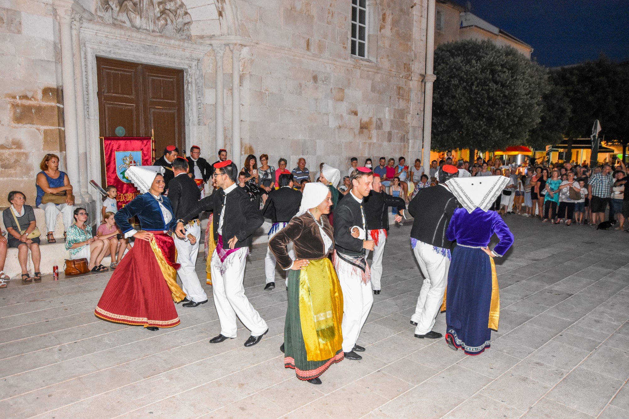 Etno večer s KUD Družina u Pagu Etno večer s KUD Družina u Pagu