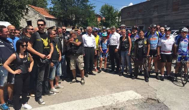 Biciklisti i motoristi u Kninu sa županom Stipom Zrilićem