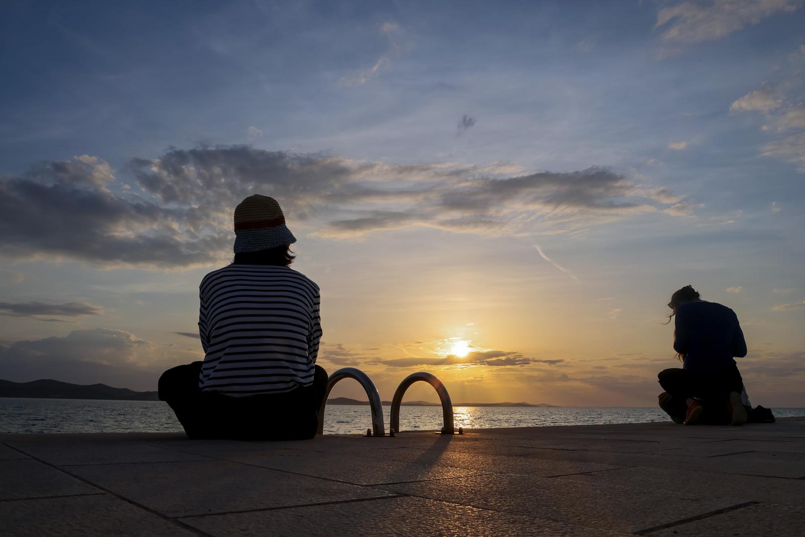 Zadar: Turisti uživaju u zalasku sunca