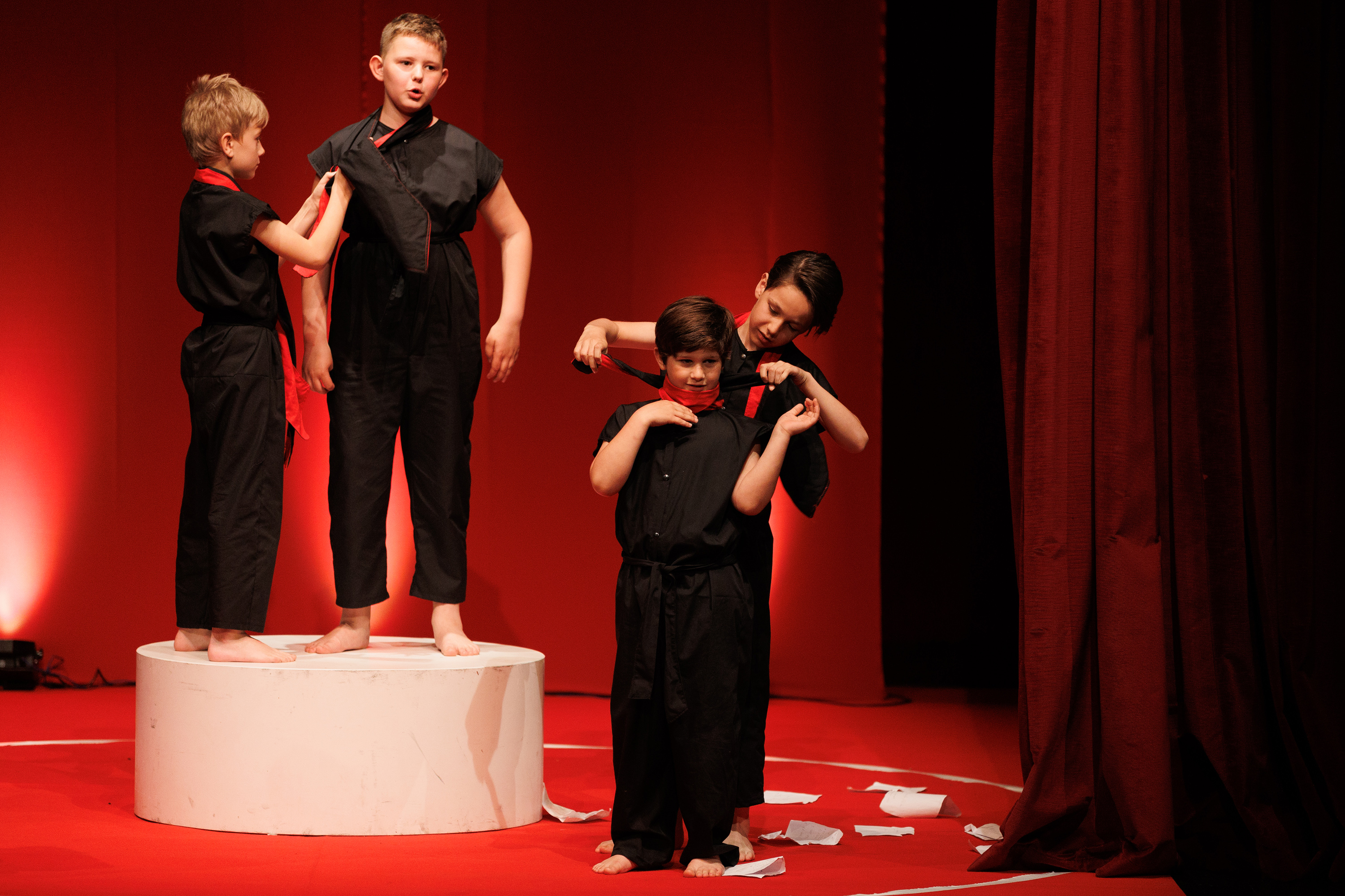 Igrajmo se: Zabranjeno mlađima od 15 strana A