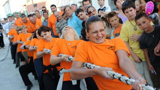Zadar, 260510.
Sinoc je u Benkovcu odrzana peta po redu ravnokotarska fisijada, sudjelovalo je 43 natjecatelja iz cjele Hrvatske. 1. mjesto osvojila je ekipa Hrvatske Postanske banke,2. ekipa Nard iz Valpova i 3. mjesto ekipa Bilo mi je vrime iz Benkovca. Zadar, 260510.
Sinoc je u Benkovcu odrzana peta po redu ravnokotarska fisijada, sudjelovalo je 43 natjecatelja iz cjele Hrvatske. 1. mjesto osvojila je ekipa Hrvatske Postanske banke,2. ekipa Nard iz Valpova i 3. mjesto ekipa Bilo mi je vrime iz Benkovca.