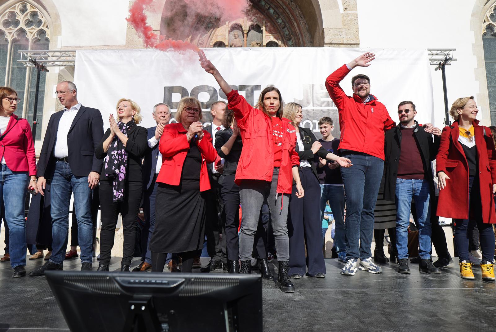 Markov trg: Prosvjed Dosta je! Odmah na izbore Markov trg: Prosvjed Dosta je! Odmah na izbore