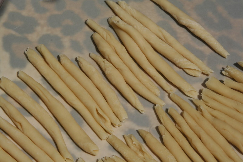 Crna ovca u Baški na otoku Krku Crna ovca u Baški na otoku Krku