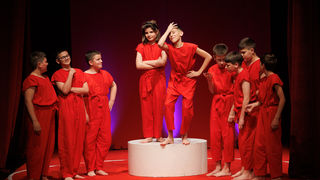 Igrajmo se: Zabranjeno mlađima od 15 strana A