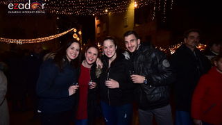 Tisuće Zadrana uživalo na krcatom Narodnom trgu i Tgu Petra Zoranića uz Tomislava Bralića i klapu Intrade Tisuće Zadrana uživalo na krcatom Narodnom trgu i Tgu Petra Zoranića uz Tomislava Bralića i klapu Intrade