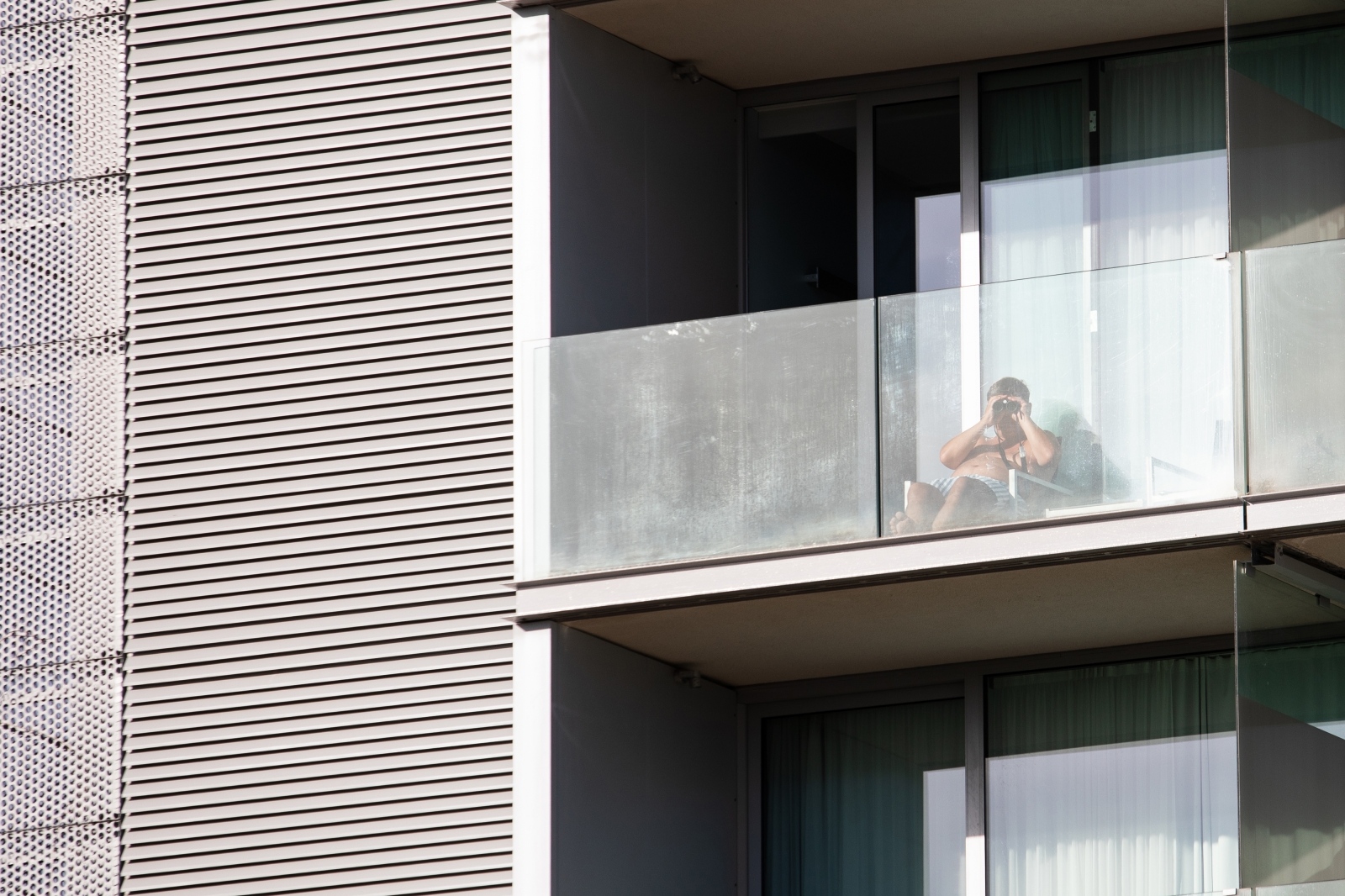 Cosmopolitan pool party @ Hotel Radisson Blue