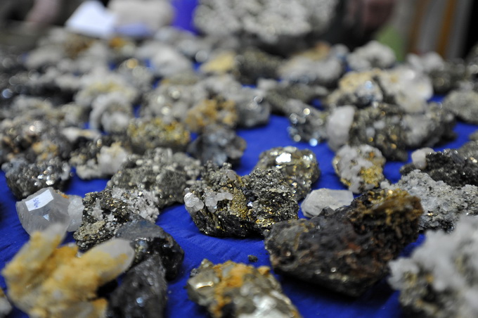 Split, 140412.
U Domu HV-a u Poljudu danas je zapoceo Medjunarodni sajam dragog i poludragog kamenja.Sajam traje do sutra i na njemu izlaze pedesetak izlagaca.Ovogodisnji sesti po redu sajam privukao je mnosto splicana koji su sa zanimanjem razgledavakli Split, 140412.
U Domu HV-a u Poljudu danas je zapoceo Medjunarodni sajam dragog i poludragog kamenja.Sajam traje do sutra i na njemu izlaze pedesetak izlagaca.Ovogodisnji sesti po redu sajam privukao je mnosto splicana koji su sa zanimanjem razgledavakli