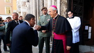 Zadar, 241112.
Obiljezavanje Dana grada Zadra i dolazak generala Ante Gotovine pocasnog gradjanina grada Zadra. General Gotovina na svetoj misi u katedrali Sv. Stosije.
Na slici general Ante Gotovina i zadarski nadbiskup Zelimir Puljic.
Foto: Jure Misko Zadar, 241112.
Obiljezavanje Dana grada Zadra i dolazak generala Ante Gotovine pocasnog gradjanina grada Zadra. General Gotovina na svetoj misi u katedrali Sv. Stosije.
Na slici general Ante Gotovina i zadarski nadbiskup Zelimir Puljic.
Foto: Jure Misko