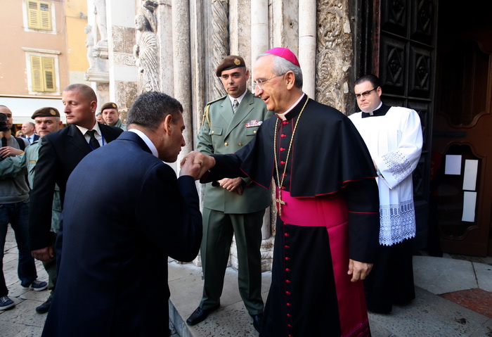 Zadar, 241112.
Obiljezavanje Dana grada Zadra i dolazak generala Ante Gotovine pocasnog gradjanina grada Zadra. General Gotovina na svetoj misi u katedrali Sv. Stosije.
Na slici general Ante Gotovina i zadarski nadbiskup Zelimir Puljic.
Foto: Jure Misko Zadar, 241112.
Obiljezavanje Dana grada Zadra i dolazak generala Ante Gotovine pocasnog gradjanina grada Zadra. General Gotovina na svetoj misi u katedrali Sv. Stosije.
Na slici general Ante Gotovina i zadarski nadbiskup Zelimir Puljic.
Foto: Jure Misko
