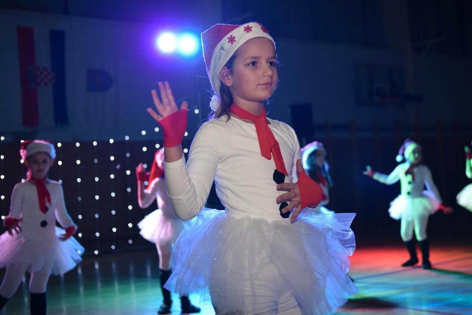 Plesna Božićna čarolija na otoku Pagu