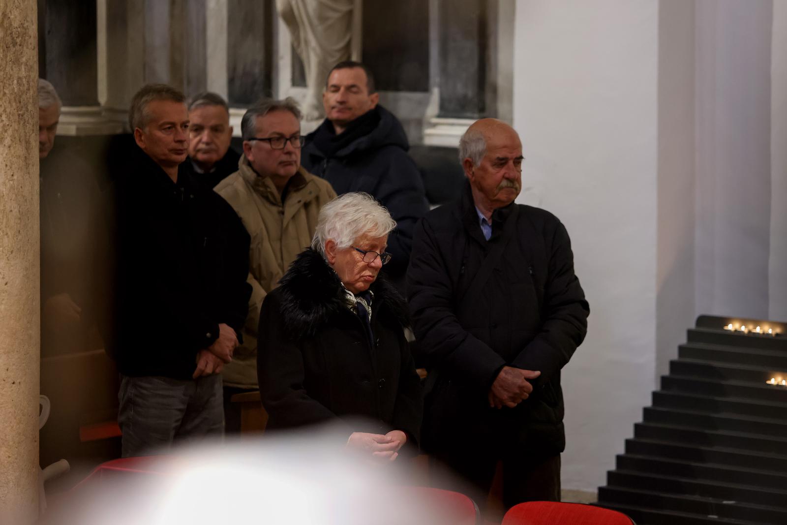 Nadbiskup Milan Zgrablić predvodio je misu na Božić u katedrali svete Stošije