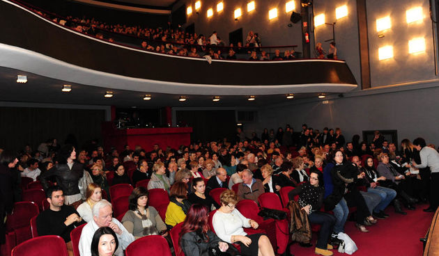 Zadar, 21.03.2013. snimio: Nenad Marčev 
TEATAR EXIT & TEATROMAN 
Bjarni Haukur Thorsson: 
JA, TATA!, monodrama 
redatelj: Boris Kovačević 
igra: Rakan Rushaidat 
Velika dvorana HNK Zadar