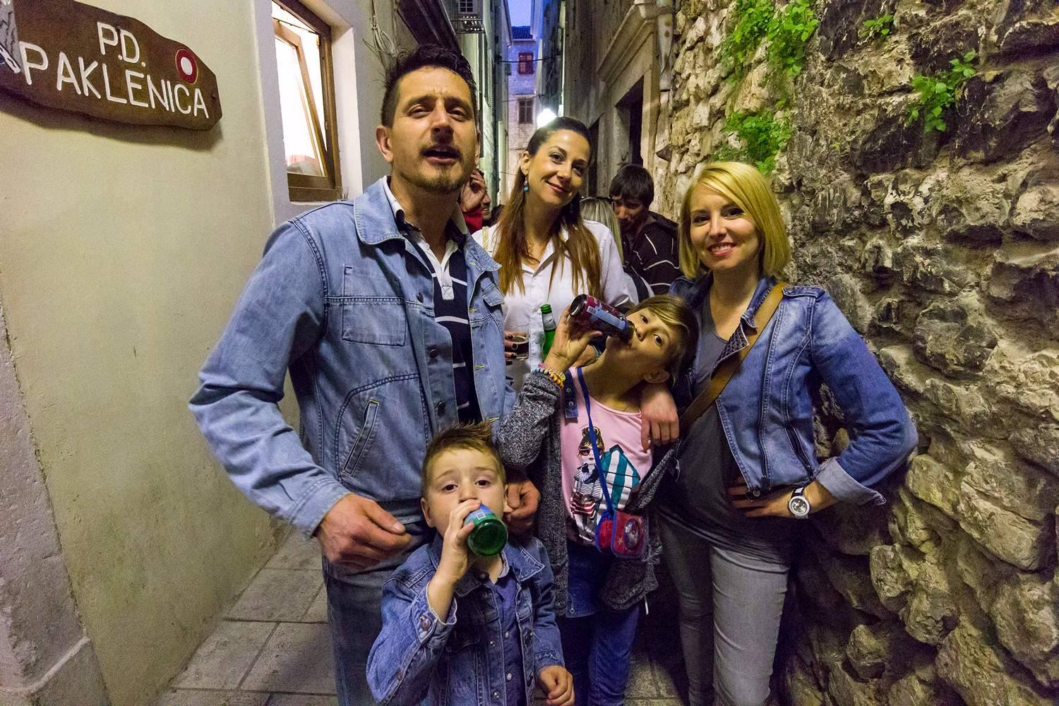 Otvorenje izložbe fotografija Mladena Radolovića Mrlje u PD Paklenica Otvorenje izložbe fotografija Mladena Radolovića Mrlje u PD Paklenica