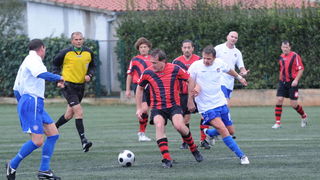 Zadar, 281110.
Povodom proslave 100 godina NK. Arbanasi, odigrana je nogometna utakmica izmedju veterana Nk. Arbanasi i veterana NK. Hajduk.
Na fotografiji: za Arbanase je igrao ministar Bozidar Kalmeta i postigao je gol.
Foto: Andrija Lucic / CROPIX Zadar, 281110.
Povodom proslave 100 godina NK. Arbanasi, odigrana je nogometna utakmica izmedju veterana Nk. Arbanasi i veterana NK. Hajduk.
Na fotografiji: za Arbanase je igrao ministar Bozidar Kalmeta i postigao je gol.
Foto: Andrija Lucic / CROPIX