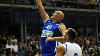 Zadar, 230912
Dvorana Jazine.
Humanitarna utakmica “Za Stephanie smo vratili kosarku u Jazine” na kojoj su nastupile brojne bivse zvijezde KK Zadra poput Dina Radje, Arijana Komazeca, Gordana Giriceka i drugih.
Na fotografiji: Stipe Sarlija
Foto: Luka Ge Zadar, 230912
Dvorana Jazine.
Humanitarna utakmica “Za Stephanie smo vratili kosarku u Jazine” na kojoj su nastupile brojne bivse zvijezde KK Zadra poput Dina Radje, Arijana Komazeca, Gordana Giriceka i drugih.
Na fotografiji: Stipe Sarlija
Foto: Luka Ge