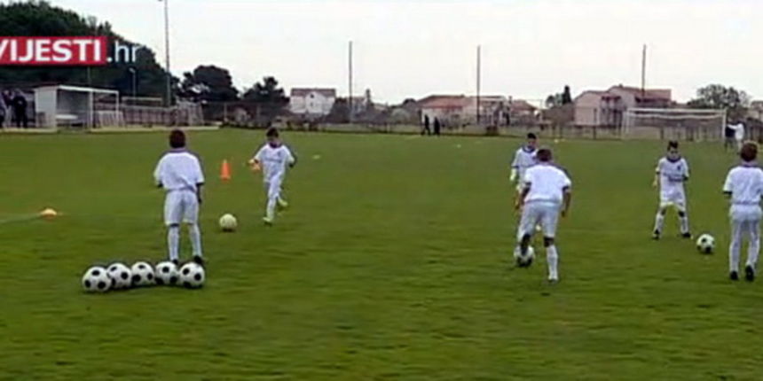 U Biogradu započeo petodnevni nogometni kamp Real Madrida U Biogradu započeo petodnevni nogometni kamp Real Madrida