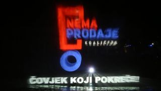 Stipe Petrina započeo je kampanju svjetlosnim spektaklom u Primoštenu