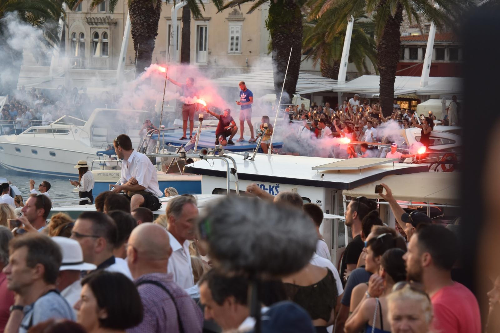 Split dostojanstveno na posljednju plovidbu ispratio legendu Olivera Dragojevića