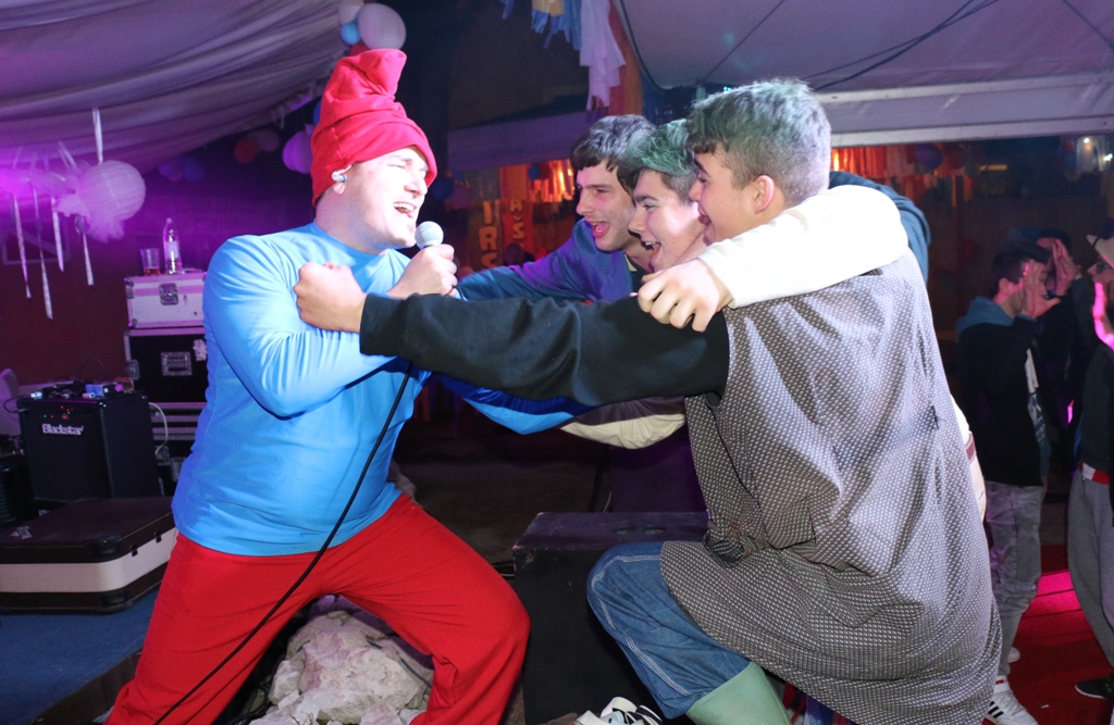 Virske maškare: Nedjelja u znaku zvijezdice Meri, Tota i Tempo Banda